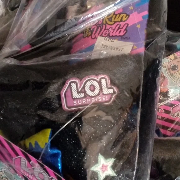 LOL Surprise Comfy Slippers - Picture 7 of 7